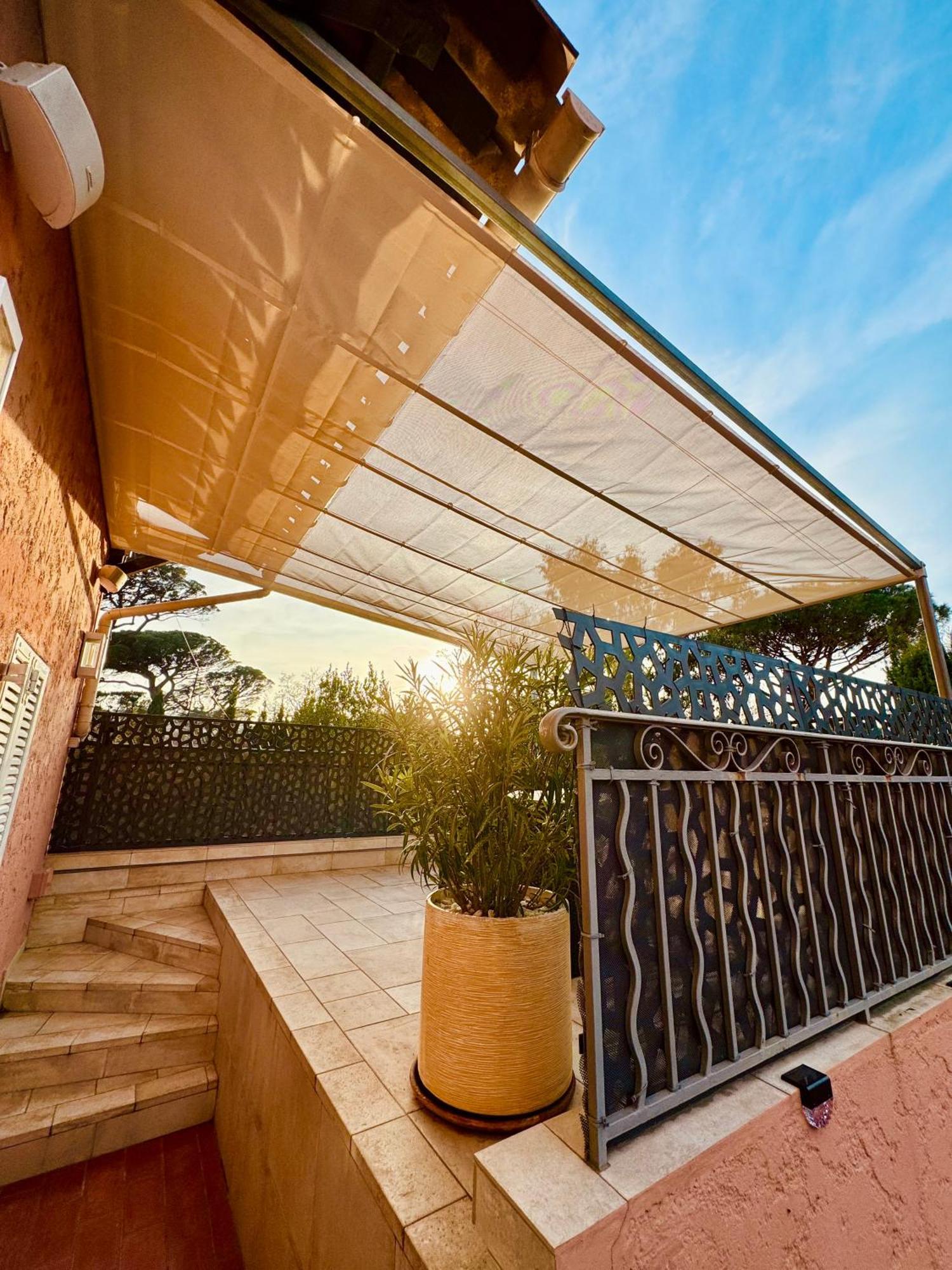Studio Climatise, Terrasse, Parking Prive, 50M De La Plage Saint-Tropez Exterior photo
