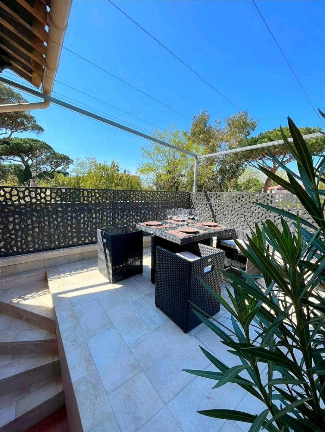 Studio Climatise, Terrasse, Parking Prive, 50M De La Plage Saint-Tropez Exterior photo