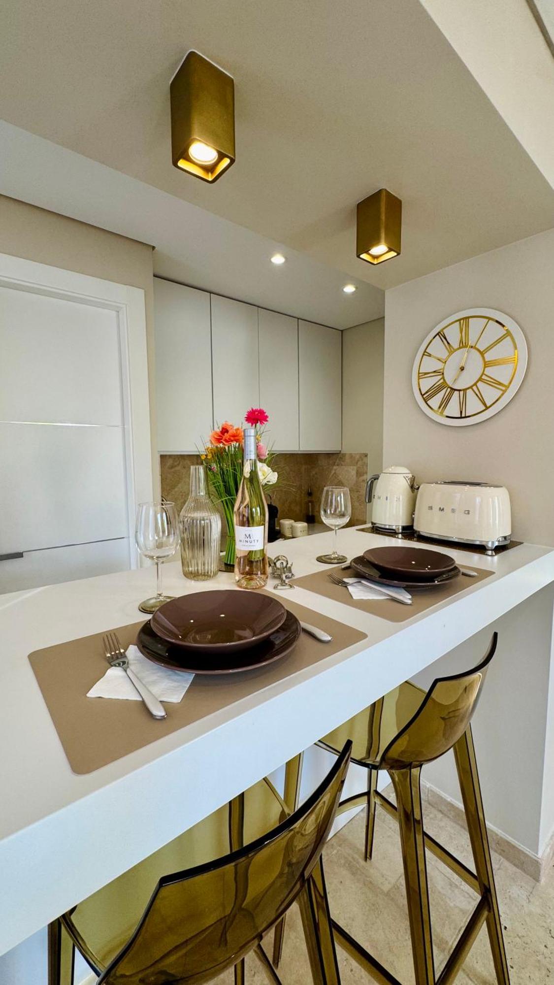 Studio Climatise, Terrasse, Parking Prive, 50M De La Plage Saint-Tropez Exterior photo