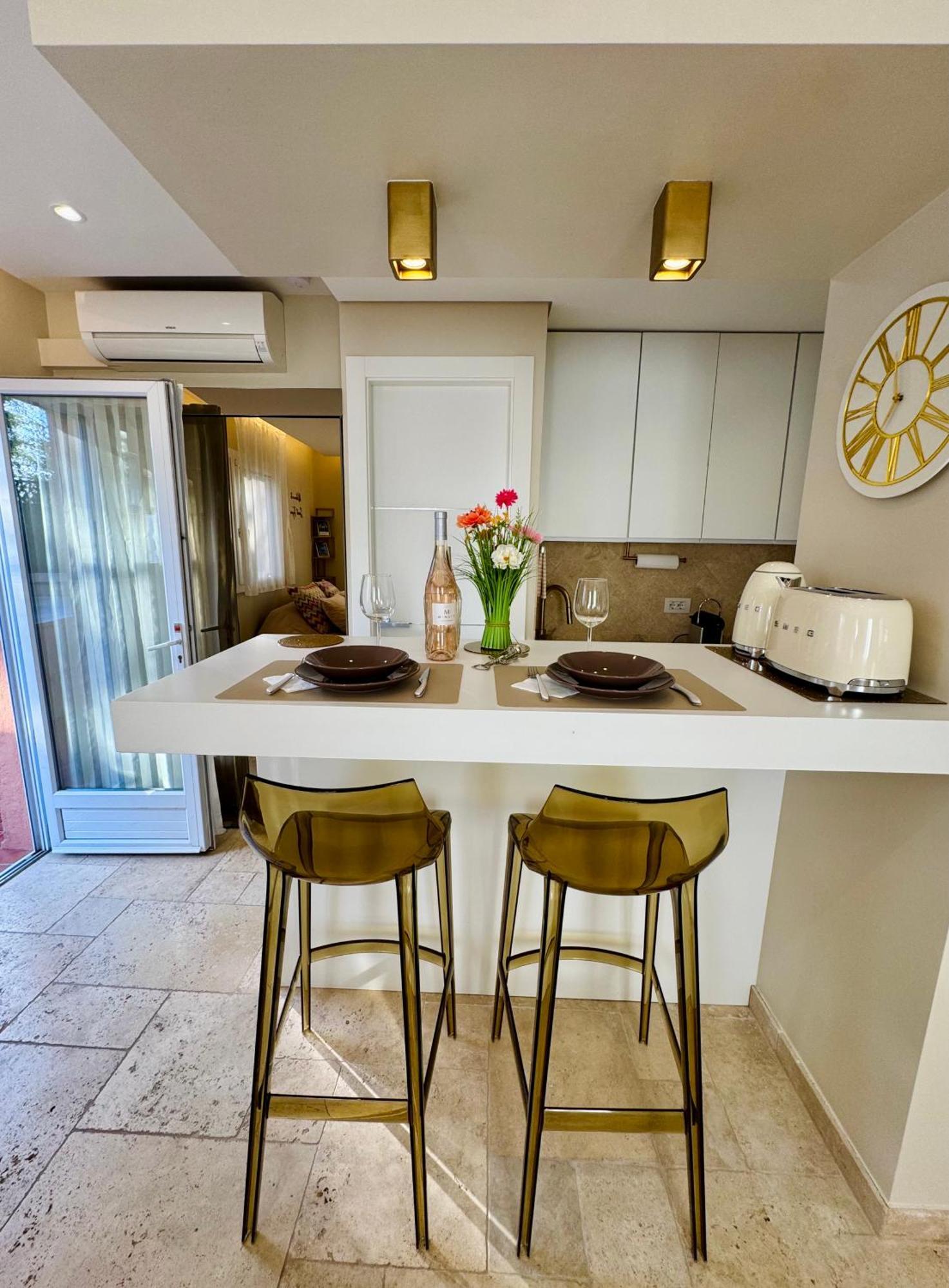 Studio Climatise, Terrasse, Parking Prive, 50M De La Plage Saint-Tropez Exterior photo