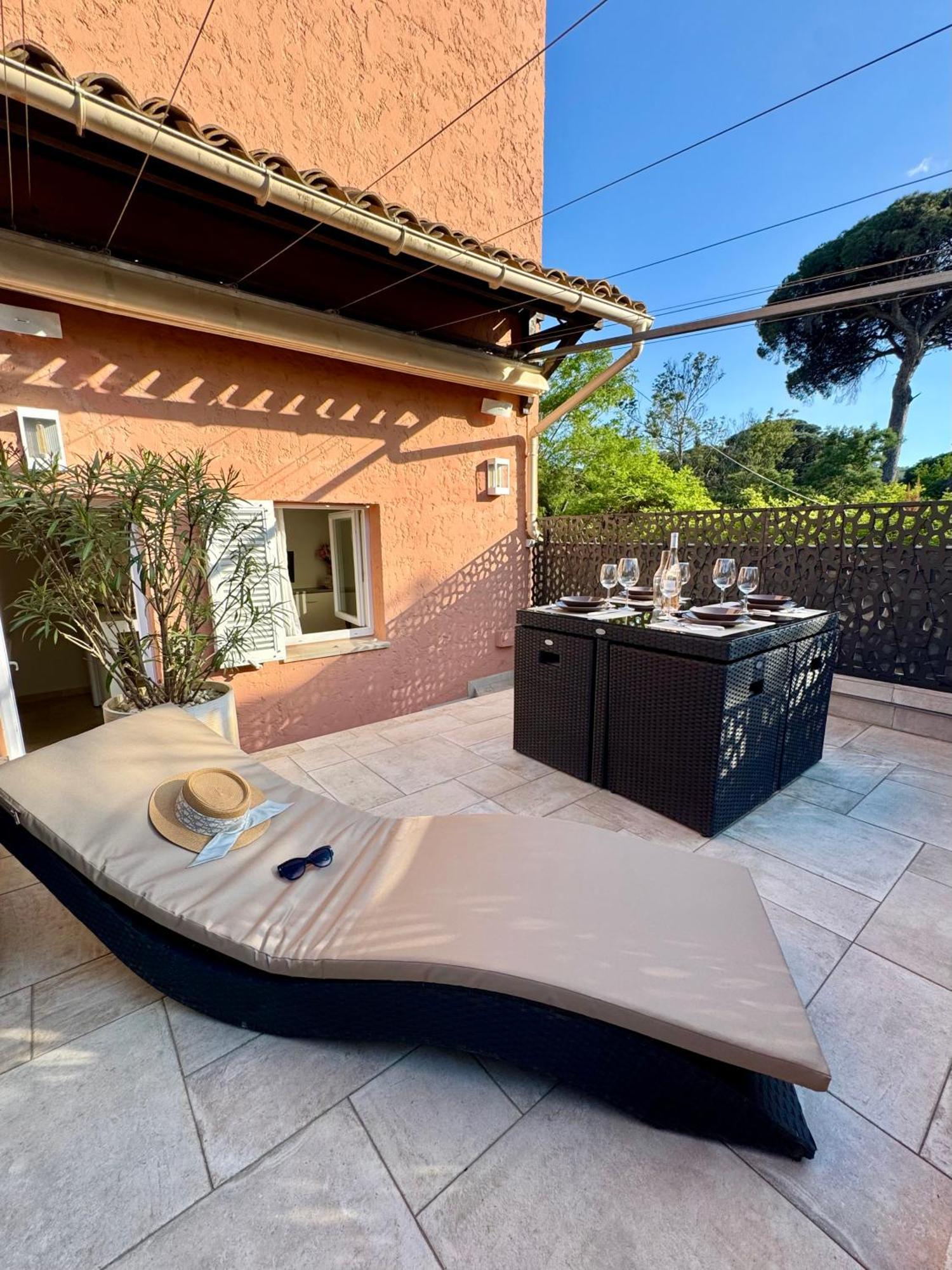 Studio Climatise, Terrasse, Parking Prive, 50M De La Plage Saint-Tropez Exterior photo